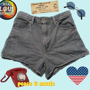 High wasted Americana 70s vibes Levi’s mom shorts🇺🇸💋!